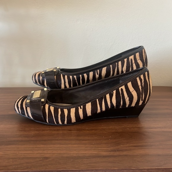 Antonio Melani Black and Cream Zebra Flats - Picture 3 of 7